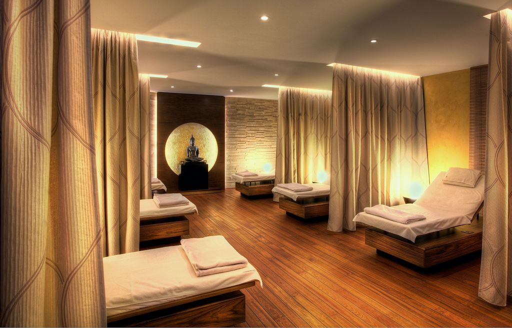 What are the advantages of a typical Thai massage?